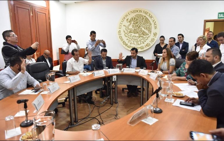 El dictamen fue respaldado por los emecistas Ricardo Rodríguez, Jonadab Martínez y Javier Romo; además del perredista Gerardo Quirino Velázquez. EL INFORMADOR/ R. Rivas