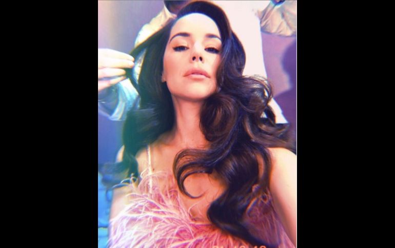 Camila Sodi impacta con sexy foto