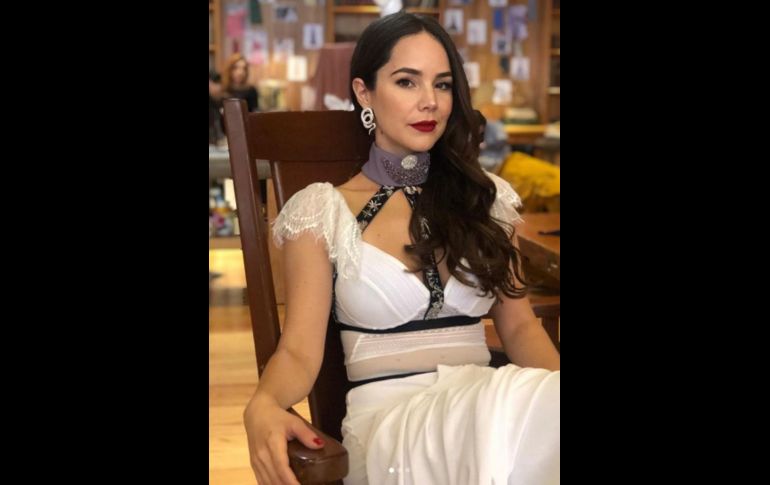 Camila Sodi impacta con sexy foto