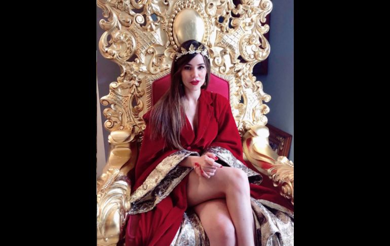 Camila Sodi impacta con sexy foto