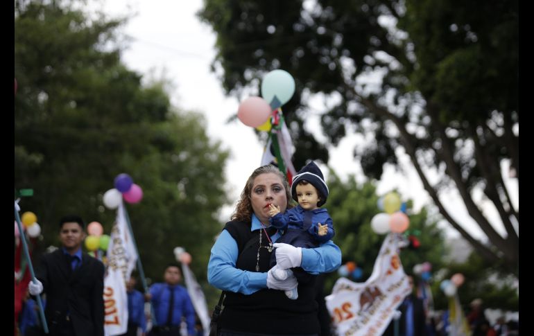 Miles de danzantes, la guardia de la Virgen y los ciudadanos han llenado de color las calles para celebrar la Romería de este año. EL INFORMADOR/ F. Atilano