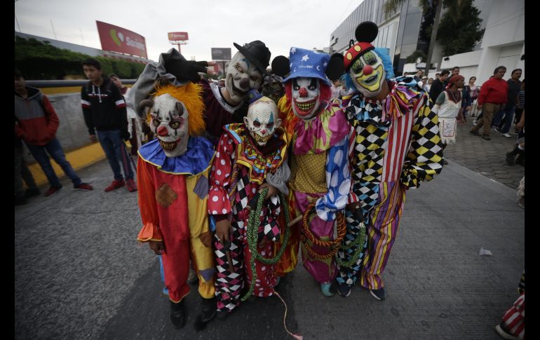 Miles de danzantes, la guardia de la Virgen y los ciudadanos han llenado de color las calles para celebrar la Romería de este año. EL INFORMADOR/ F. Atilano