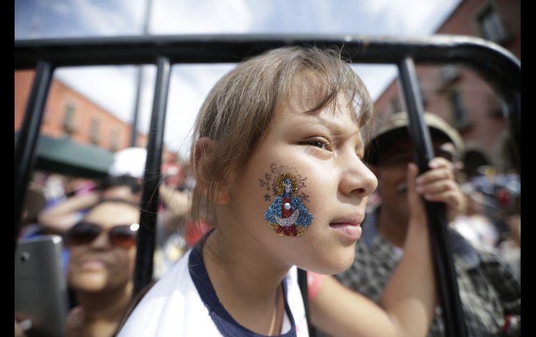 Miles de danzantes, la guardia de la Virgen y los ciudadanos han llenado de color las calles para celebrar la Romería de este año. EL INFORMADOR/ F. Atilano