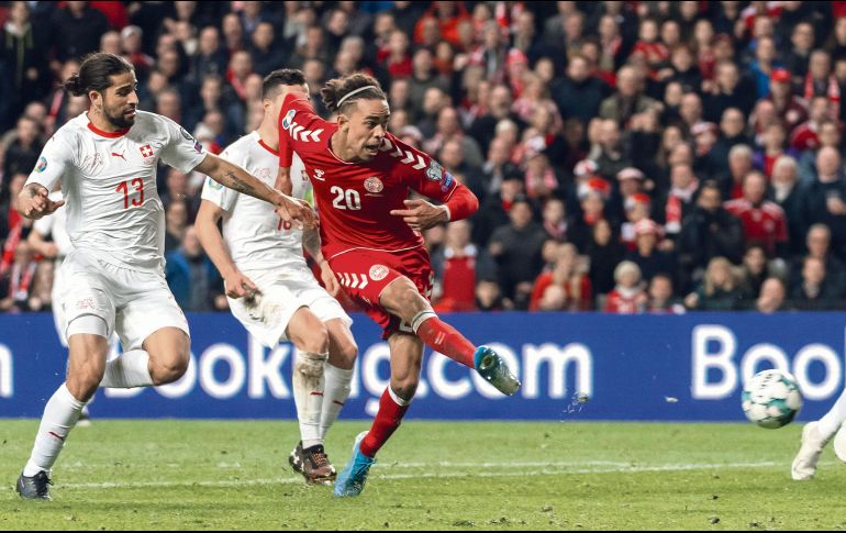 Yussuf Poulsen hizo el único tanto del partido. EFE