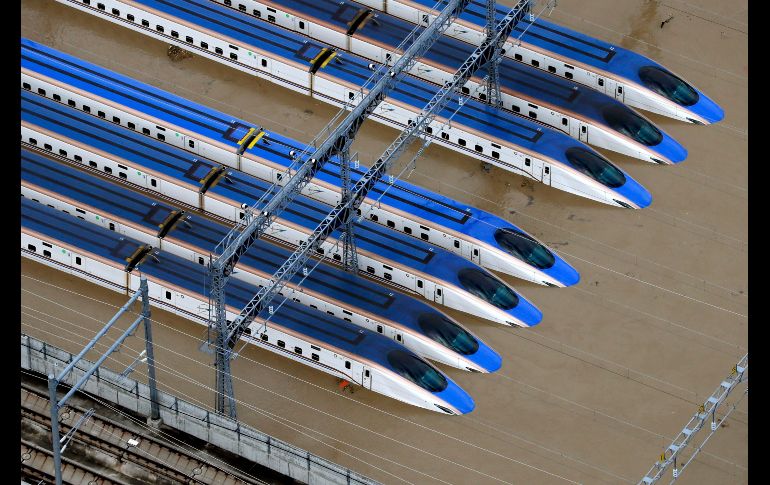 Trenes bala afectados por las inundaicones en Nagano.