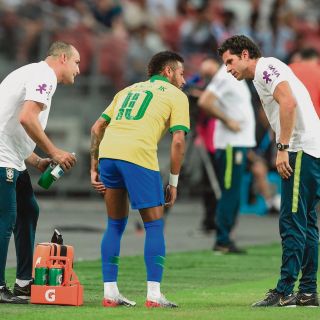 Brasil iguala, pero Neymar se lesiona