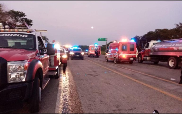 Las labores de rescate se tornaron complejas, por lo que fue necesario movilizar varias unidades e implementar un operativo para desahogar las vialidades en la zona. TWITTER / @sspyuc