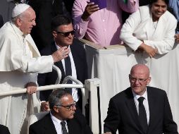 Domenico Giani (d) expresó que vive este momento con 