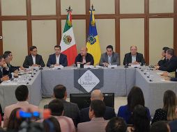 Durante su discurso el Gobernador de Jalisco, Enrique Alfaro, promete avanzar del lugar quinto al tercer lugar en materia de mejora regulatoria a nivel estatal. ESPECIAL/ Gobierno de Jalisco