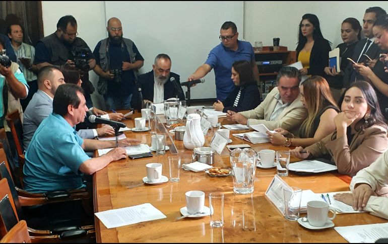 El legislador señaló que la reglamentación emitida por el Instituto Metropolitano de Planeación (Imeplan) para la operación de estos esquemas de transporte debe considerar las experiencias negativas en su aplicación y evitar lo que sucedió en la Ciudad de México por la obstrucción de banquetas o calles donde se dejaban desordenadamente los patines o bicicletas. EL INFORMADOR/ R. Rivas