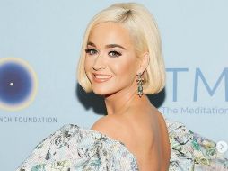 Katy Perry da la noticia a través de una imagen en donde sale con un 