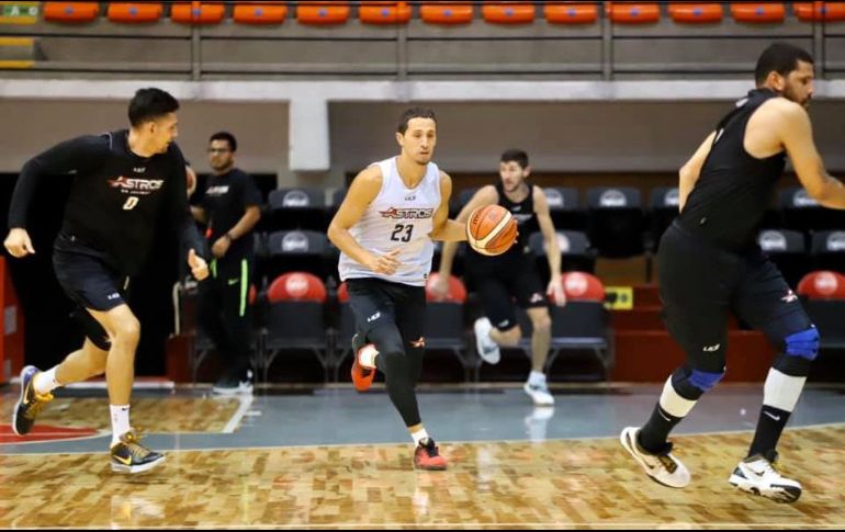 Los Astros agredecieron a Michael Pérez su entrega y profesionalismo con el equipo. FACEBOOK/astrosjalisco