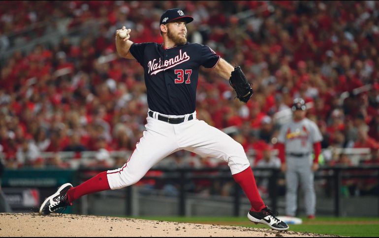 El abridor de Washington, Stephen Strasburg, destacó en la lomita al ponchar a 12 enemigos durante siete entradas de trabajo. AP