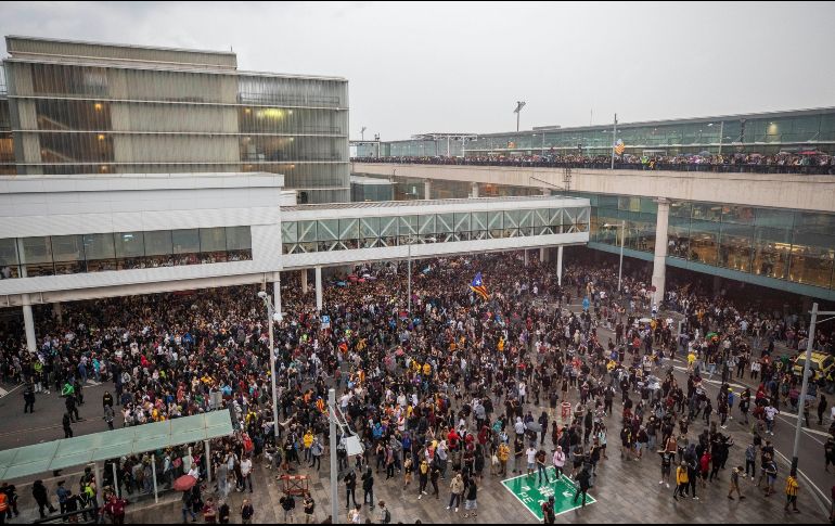 Tsunami Democràtic planeó las movilizaciones que colapsaron ayer el aeropuerto de Barcelona. AP/ARCHIVO
