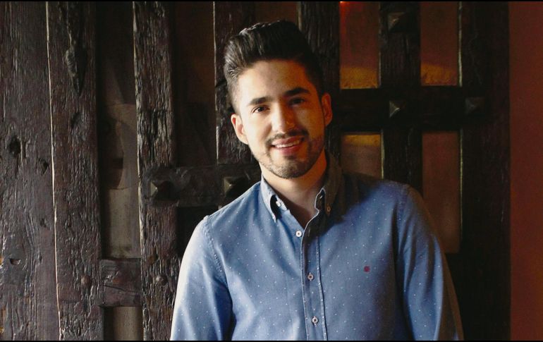 El músico alista su presentación junto a Los Recoditos. EL INFORMADOR / A. Camacho