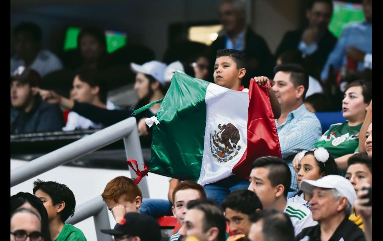 Los pocos aficionados que estuvieron presentes no dejaron de apoyar al Tricolor. IMAGO7