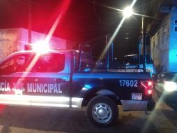 Policías de Tlaquepaque acuden a la colonia San Martín de las Flores de Arriba luego de recibir el reporte de una agresión a balazos, que dejó a un hombre muerto. ESPECIAL
