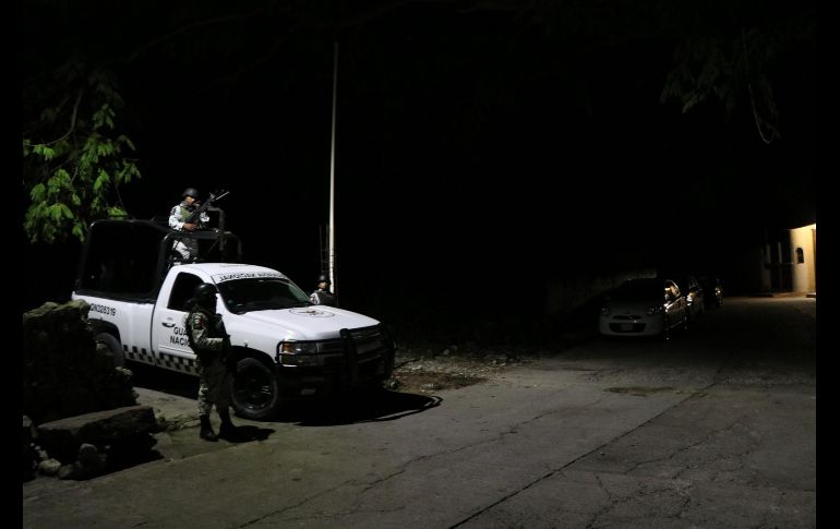 Elementos de la Guardia Nacional y del Ejército Mexicano también llegaron a la zona del enfrentamiento. EFE/F. Meza