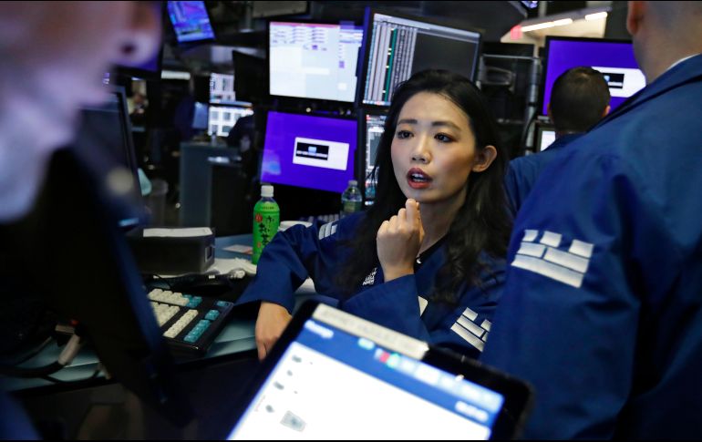 El NYSE Composite registra un mínimo descenso de 0.45 puntos al ubicarse en 13 mil 005.59 unidades. AP / R. Drew