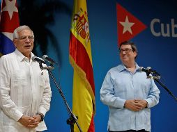 El ministro español de Exteriores, Josep Borrell (i); y su homólogo cubano, Bruno Rodríguez (d), ofrecen una conferencia de prensa conjunta en la sede del Ministerio de Relaciones Exteriores, en La Habana. EFE/Y. Zamora
