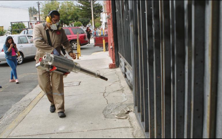 El rector afirmó que todos los planteles de la UdeG dentro de la Zona Metropolitana de Guadalajara ya fueron fumigados. EL INFORMADOR / ARCHIVO