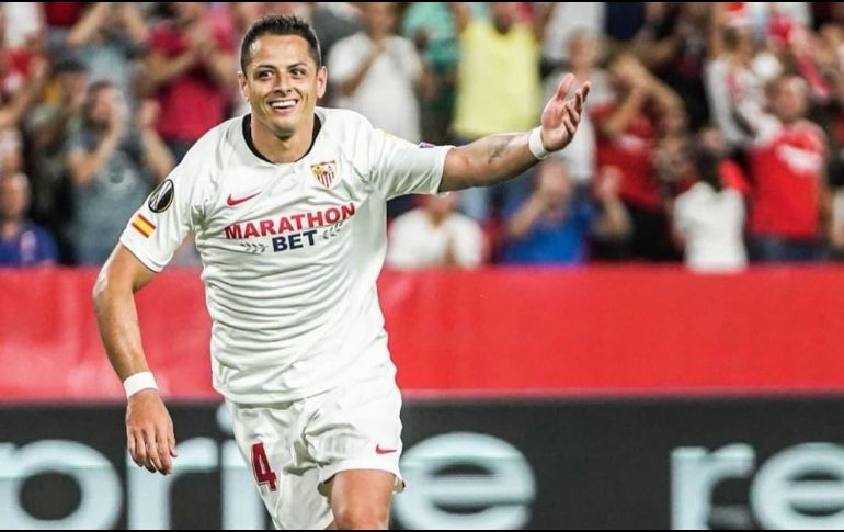 Javier Hernández reconoció que en toda su trayectoria como futbolista siempre ha tenido competencia en la delantera. INSTAGRAM / @sevillafc
