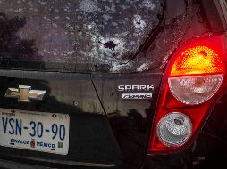 La víspera, las principales avenidas de la capital sinaloense se convirtieron en una zona de guerra, pues se registraron enfrentamientos entre delincuentes y autoridades. AP / H. Parra