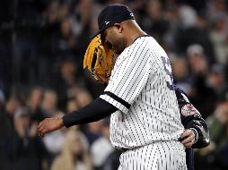 El pitcher hizo una mueca de dolor tras lastimarse y se cubrió la cara con el guante tras el que seguramente había sido el último lanzamiento de su carrera. AFP