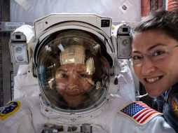 La primera salida conjunta de dos mujeres astronautas, que incluía a Koch y Anne McClain, estaba prevista para marzo, pero la NASA tuvo que cancelarla. TWITTER / @NASA