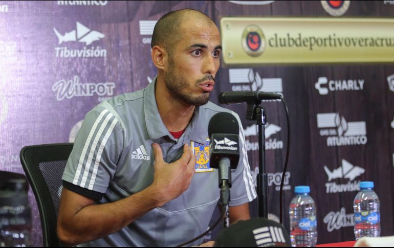 Según explica el argentino, el plan era no jugar un minuto por lo que después los felinos empezaron a mover el balón y de inmediato metieron dos goles, mientras que los Tiburones seguía en el campo sin moverse. IMAGO7