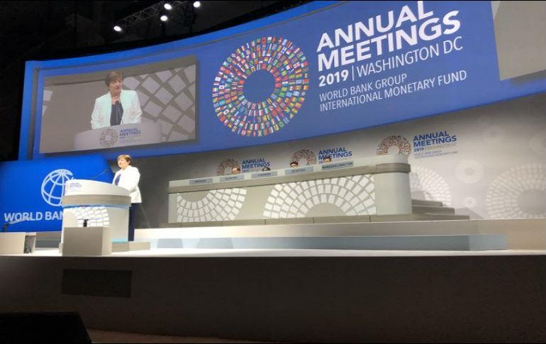 La decisión se interpretó como un intento de evitar un choque frontal con Estados Unidos, que se ha opuesto hasta ahora a una reforma que daría un mayor peso a China y otros mercados emergentes en la toma de decisiones del FMI. TWITTER/ @FMInoticias