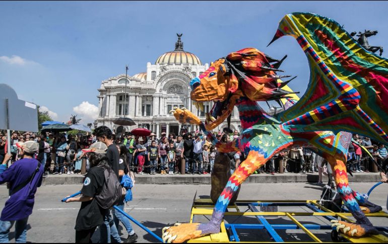 Este desfile representa de manera oficial el inicio de las festividades que la Ciudad de México desarrollará con motivo del Día de Muertos. SUN/G. Espinosa