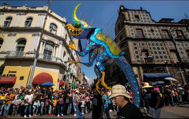 Este desfile representa de manera oficial el inicio de las festividades que la Ciudad de México desarrollará con motivo del Día de Muertos. SUN/G. Espinosa