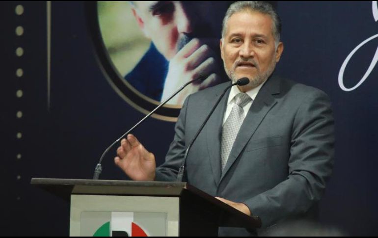 Arturo Zamora asegura que su renuncia se debe asimismo a que tiene proyectos profesionales y familiares que atender. TWITTER/@arturozamora