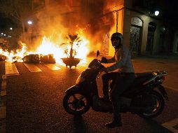 El ayuntamiento de Barcelona y el gobierno de Cataluña reprobaron los enfrentamientos reportados e hicieron un llamado a manifestarse de manera pacífica.  EFE / E. Fontcuberta