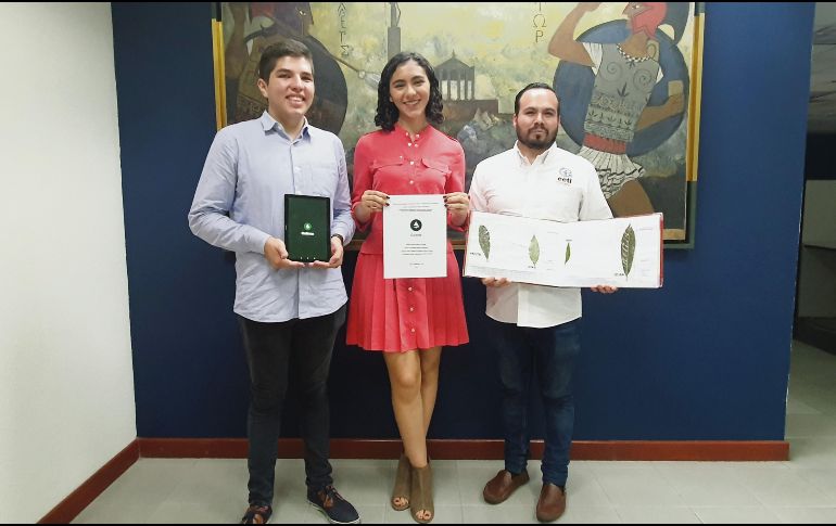 David Fierro (izquierda) y Sofía Alonso (centro), creadores de Oxitree. EL INFORMADOR / Y. Mora