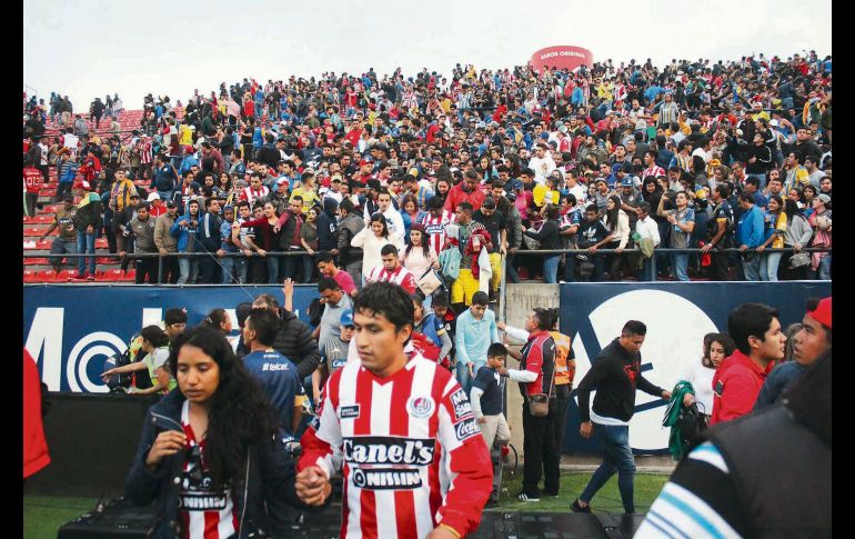 El campo fue el escape para cientos de asistentes. IMAGO7