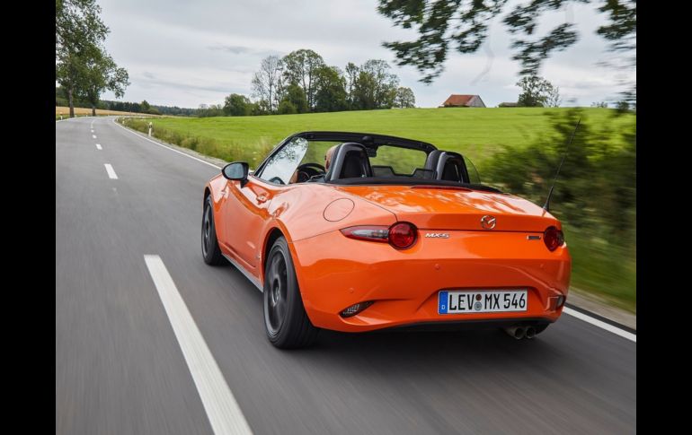 Mazda lanza el MX-5 de 30 aniversario, pero hay un detalle... ¿Quién da más?
