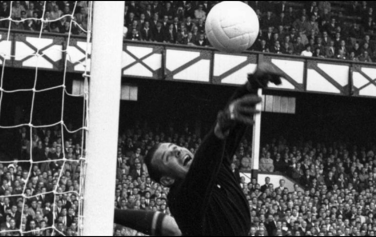Yashin, que murió en 1990, cumpliría hoy 90 años. Campeón de Europa con la URSS en 1960, es considerado el mejor guardameta del siglo XX. ESPECIAL / fifa.com