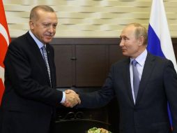 Vladímir Putin y Recep Tayyip Erdogan se reunieron este martes en Sochi, horas antes de que expire la tregua de Turquía, acordada con EE.UU., en la operación militar contra los kurdos. GETTY IMAGES