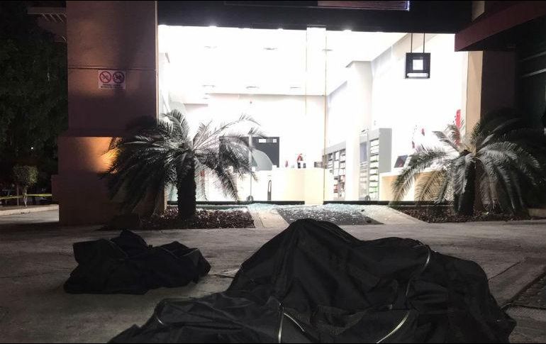 A unas cuadras del lugar, policías de Guadalajara encontraron a un sospechoso que se estaba cambiando de ropa. ESPECIAL