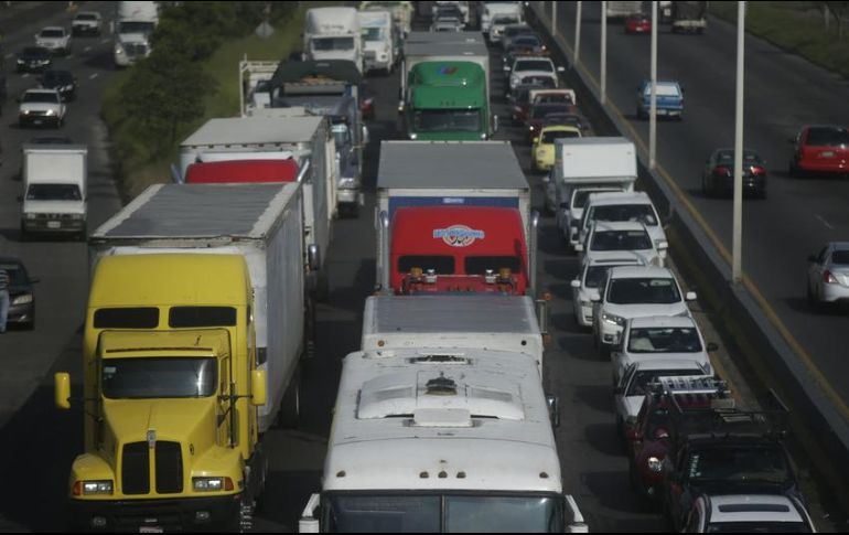 El diputado añade que la legislación local acatará las normas federales sobre el funcionamiento del transporte de carga y su clasificación por pesos y dimensiones. EL INFORMADOR / ARCHIVO