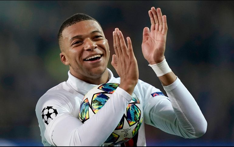 Mbappé entró de cambio y se convirtió en el héroe del partido con tres goles y una asistencia. AFP / K. Tribouillard