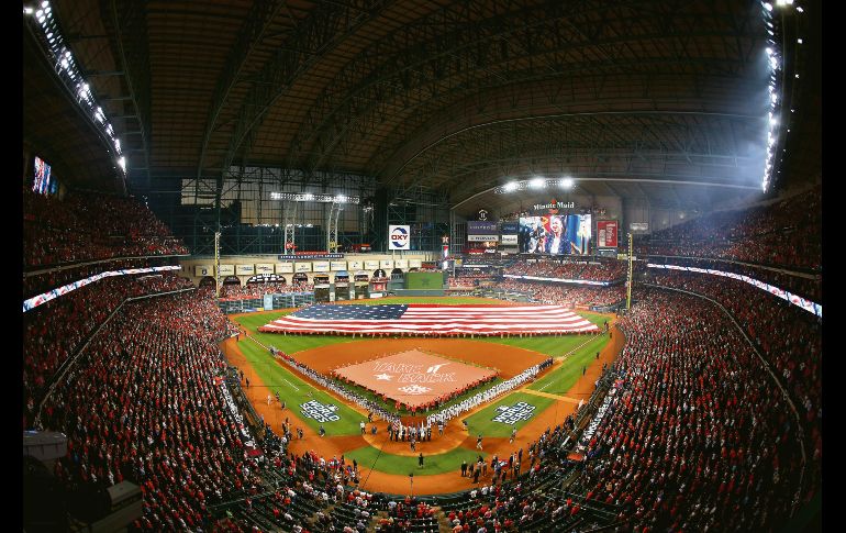 La ceremonia protocolaria tuvo un gran despliegue sobre el diamante. AFP / B. Levey