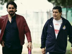 Amaury Vergara habló con Luis Fernando Tena sobre los planes de Chivas en el futuro y su situación en el club. IMAGO7