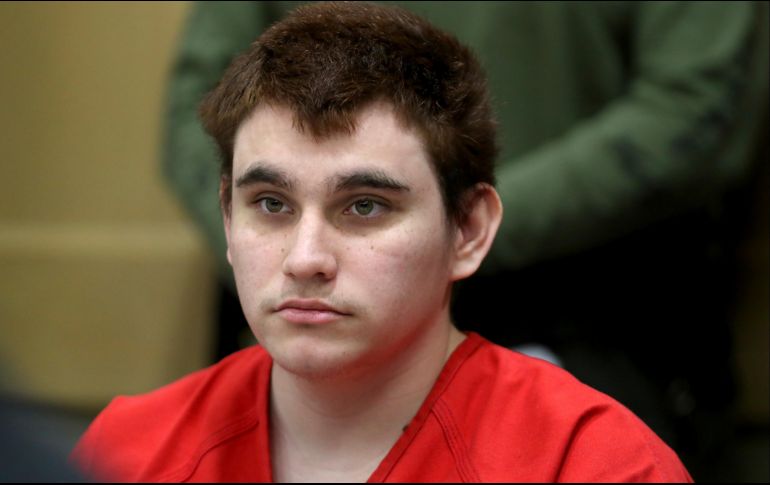Nikolas Cruz entró armado con un fusil AR-15 a la secundaria de la que había sido expulsado y realizó un tiroteo en el cual asesinó a 17 personas. AP / A. Bennett/