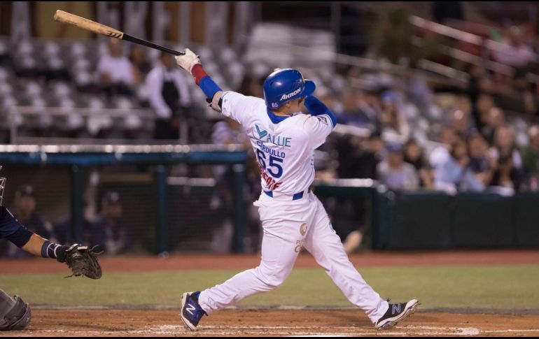 Stephen Cardullo conectó dos vuelacercas que lo tienen como el más jonrronero de la Liga Mexicana del Pacífico. FACEBOOK/CharrosBeisbolOficial