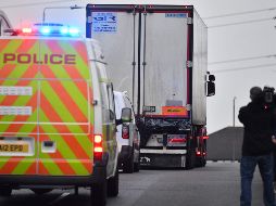 El camión llegó la madrugada del miércoles a la localidad de Purfleet, a orillas del río Támesis, en un transbordador procedente de la localidad belga de Zeebrugge, donde las autoridades ya empezaron una investigación. AFP / B. Stansall