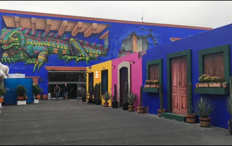 Los visitantes a la zona del Paddock son recibidos por un mural pintado en la pared frontal del edificio. EL INFORMADOR / P. Gallardo