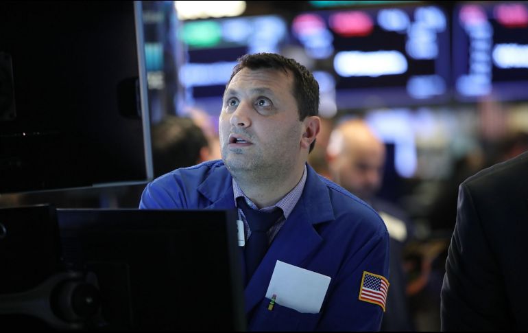 El índice industrial Dow Jones muestra un avance de 49.80 puntos (0.19 por ciento) al colocarse en 26 mil 883.75 unidades. AFP / ARCHIVO